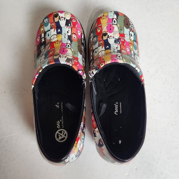 Easy Works by Easy Street Laurie Women's Size 10W Dog Print Slip-On Clogs - Picture 4 of 9